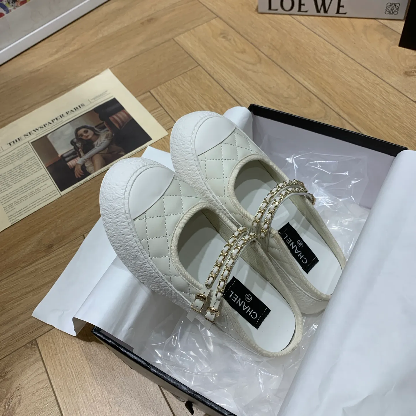 👟👟Ex-factory price 540👟👟 🍀Chanel Chanel 24P Xiaoxiang's latest hot style big-toe shoes, doll shoes, casual sports shoes, white shoes, loafers Xiaoxiang's big-toe shoes this season are cool and cute. The toe and lace surface are eye-catching. The sense of elegance in casual is overwhelming. The classic design with metal round buckle is particularly eye-catching. The flat design is extremely comfortable. Daily matching, a must-have tool for looking cool when going out on the street. Fabric: Original lambskin ➕ double chain. Lining: original cloth. Foot pads: sheepskin. Sole: original molded non-slip TPU outsole. Sole thickness: 3.5CM. Size: 35-41 (40 41 customized) 👉